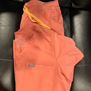 Figs Yola skinny scrub pant and Catarina scrub top S/SP